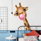 Наклейка пластик интерьерная цветная "Жираф и пузырь из резинки" 30х45 см - фото 108972971