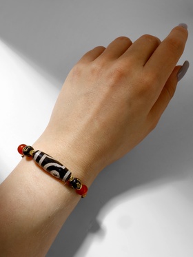 бежево-коричневый