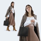 Сумка-тоут на молнии, наружный карман, длинный ремень, цвет чёрный - Фото 4