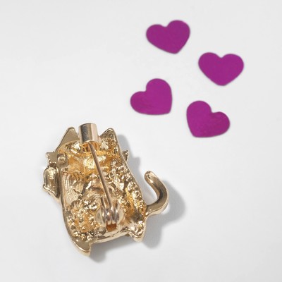 Брошь «Влюблённый котик», цвет красно-белый в золоте