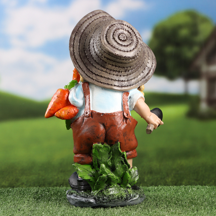 Садовая фигура "Мальчик  в шляпке с морковкой" 18х33см - фото 1911658389