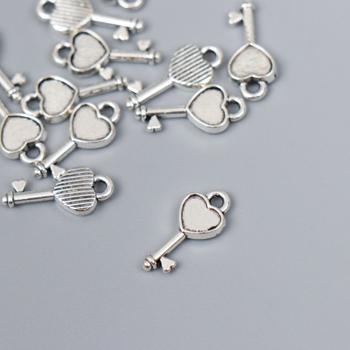 Декор для творчества металл Микро ключик с сердечком серебро 1928M006 1,6х0,73 см