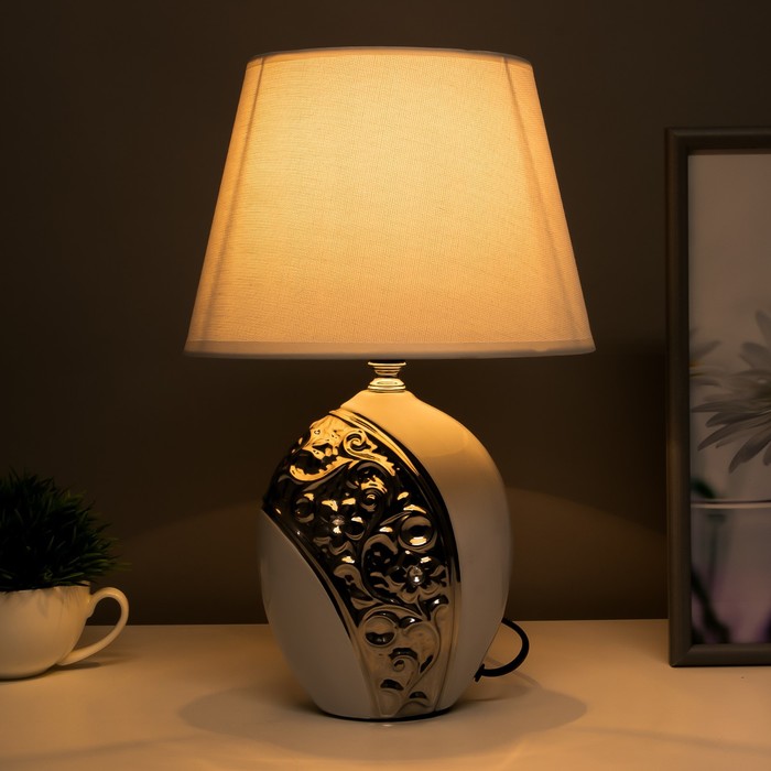 Настольная лампа 16516/1 E14 40Вт бело-хромовый 22х22х35 см RISALUX - фото 1907352808