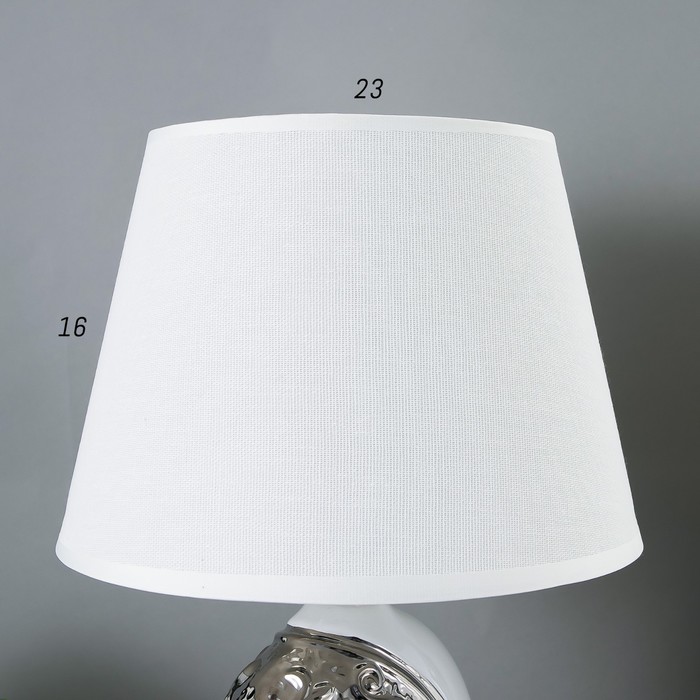 Настольная лампа 16516/1 E14 40Вт бело-хромовый 22х22х35 см RISALUX - фото 1886745995