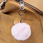 Пушистик на кольце "Розовая лапка с блёстками" нежно-розовый 12х7х7 см - фото 24685896