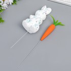 Декор на палочке "Кролик в посыпке с кружочками и морковка" набор 2 шт 15 см - фото 6528120