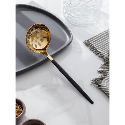 Шумовка из нержавеющей стали Magistro «Грэйс», h=24.5 см, цвет ручки чёрный, цвет головы золотой