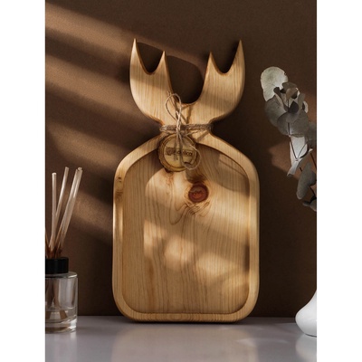 Доска разделочная деревянная авторская Adelica «Рога», 35×18×2,5 см, цельный массив кедра, цвет молочный