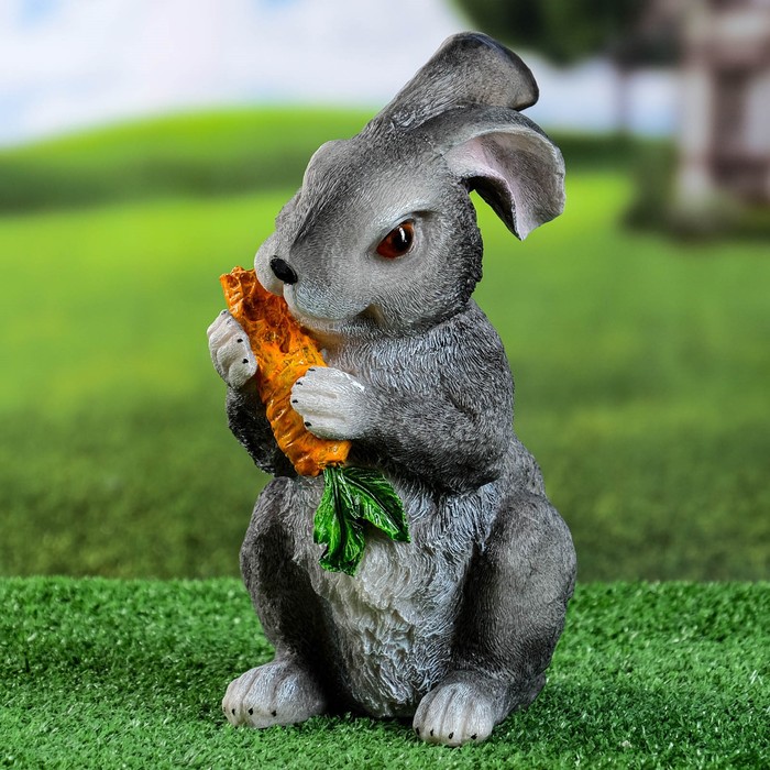 Садовая фигура "Заяц с морковкой" серый, 26х16х12см - Фото 1