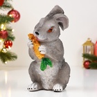 Садовая фигура "Заяц с морковкой" серый, 26х16х12см - фото 27334596