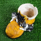 Фигурное кашпо "Ботинок с щенками" 25х18х15см - Фото 5