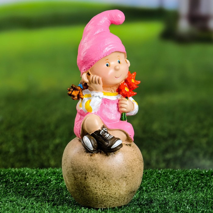 Садовая фигура "Девочка на шаре" 20х13х10см - Фото 1
