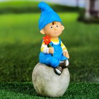 Садовая фигура "Мальчик на шаре" 11х10х25см - фото 9543365
