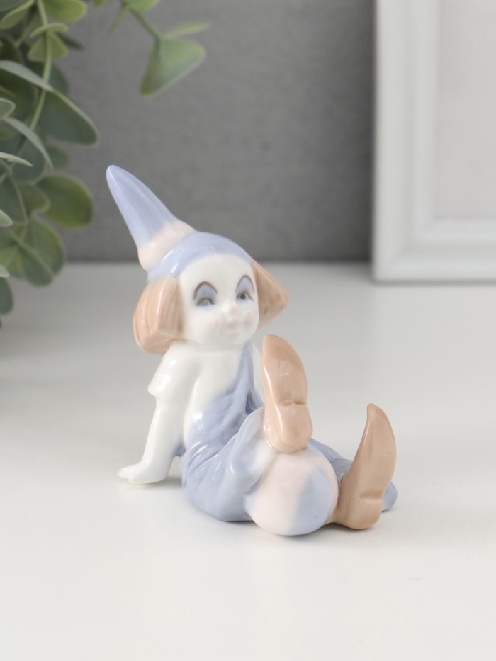 Фигурка керамика «Маленький клоун в колпаке с мячом», 8.5×5×7 см - Фото 1