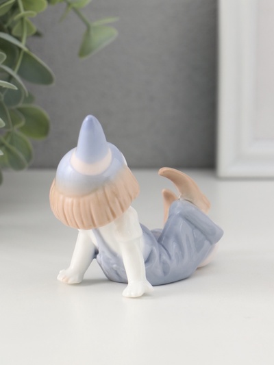 Фигурка керамика «Маленький клоун в колпаке с мячом», 8.5×5×7 см