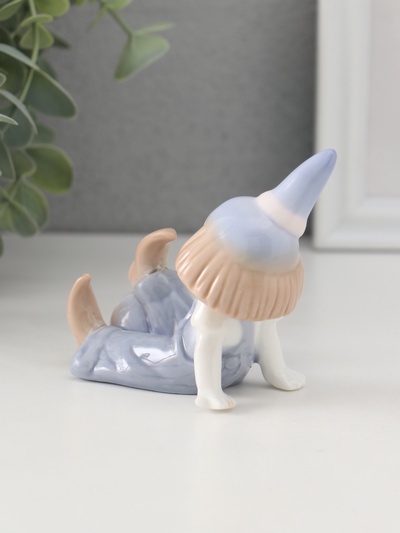 Фигурка керамика «Маленький клоун в колпаке с мячом», 8.5×5×7 см