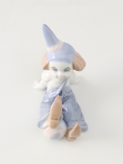 Фигурка керамика «Маленький клоун в колпаке с мячом», 8.5×5×7 см