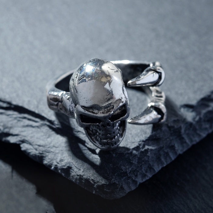 Кольцо «Перстень» череп, цвет чернёное серебро, безразмерное - Фото 1