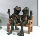 Сувенир полистоун "Два лягушонка с бокалами, на скамейке" 20х16х21 см - фото 21481571