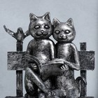 Сувенир полистоун "Два котика с книгой, на скамейке" серебро 23,5х16х17 см - фото 23613329