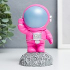 Сувенир полистоун "Астронавт на луне" ярко-розовый 11,5х6,5х6,5 см - фото 318772347