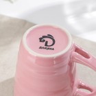 Кружка керамическая с ложкой Доляна «Ноель», 280 мл, цвет розовый - Фото 3