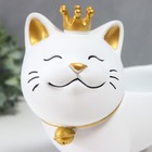 Сувенир полистоун подставка "Спящий кот в короне" белый 21х12х25 см - фото 7779848