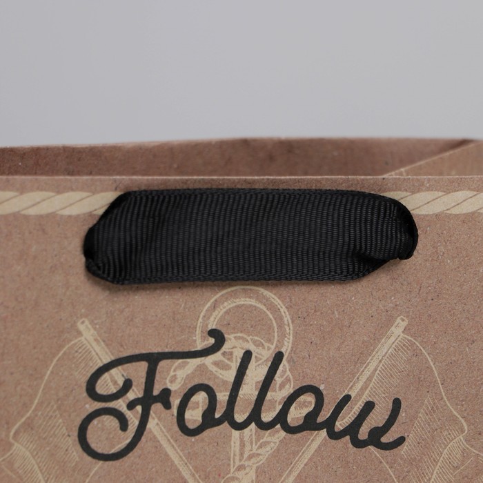 Пакет подарочный крафтовый квадратный, упаковка, «Follow», 14 х 14 х 9 см - фото 1908839439