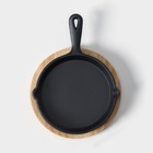 Сковорода чугунная «Авиньон», 21.5×15.5×2.5 см, с 2 сливами, на деревянной подставке - Фото 5