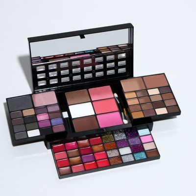 Профессиональный набор для макияжа (тени для век, блеск для губ, корректоры, румяна, тоналка)