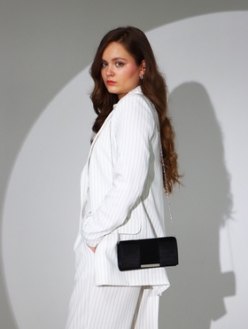 Клатч, отдел на клапане, длинная цепь, цвет чёрный