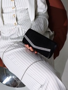 Сумка-клатч женская вечерняя на магните, на цепочке, со стразами, чёрная - фото 119617985