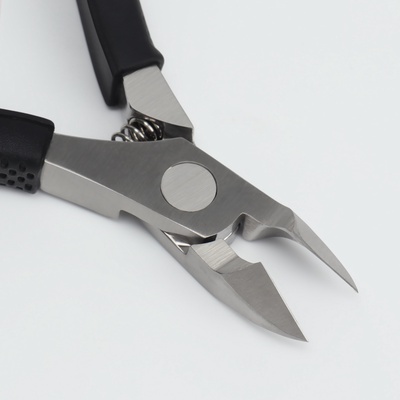 Кусачки педикюрные, скрытая пружина, прорезиненная ручка, 11 см, длина лезвия-12 мм, чёрные, серебристые