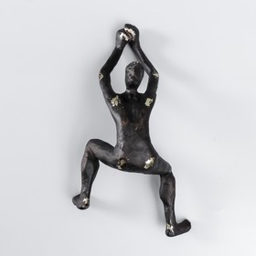 Сувенир полистоун "Скалолазание" чёрный с золотой патиной 23,5х11х12,5 см
