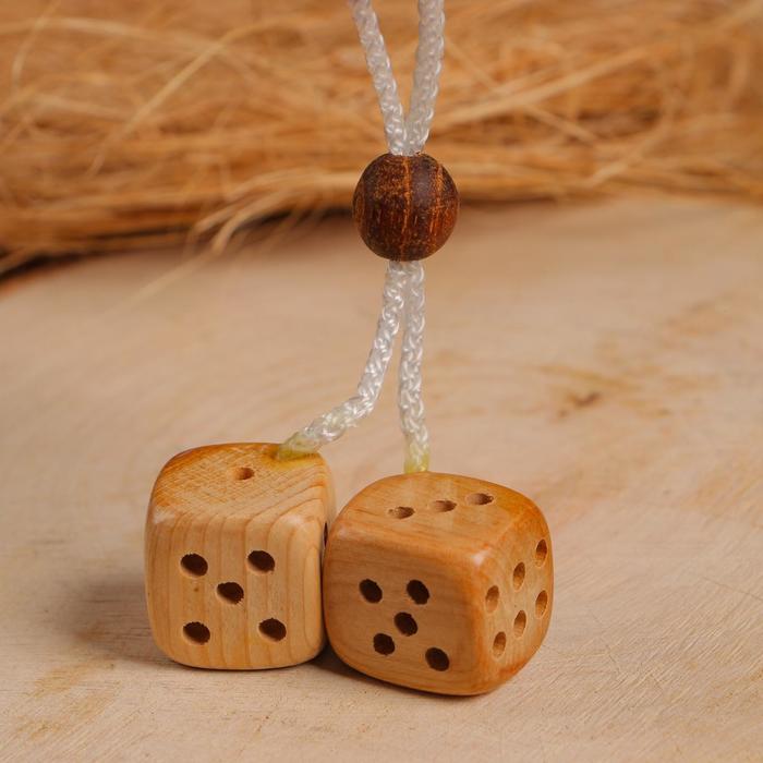 Подвеска на зеркало в автомобиль «Кубики», средние, 2-2.5 см, можжевельник - Фото 1