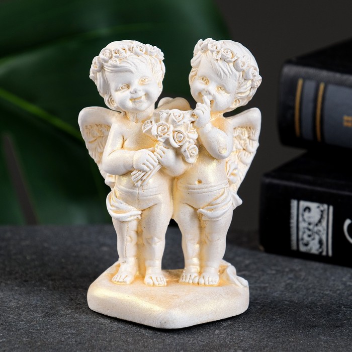 Фигурка гипс «Ангелочки с букетом роз на сердце», позолота, 8.5×5.5×4 см - Фото 1