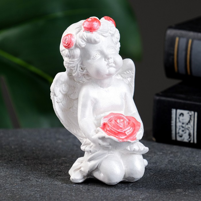 Фигура "Ангелочек с розой" перламутр, 10х6х5см