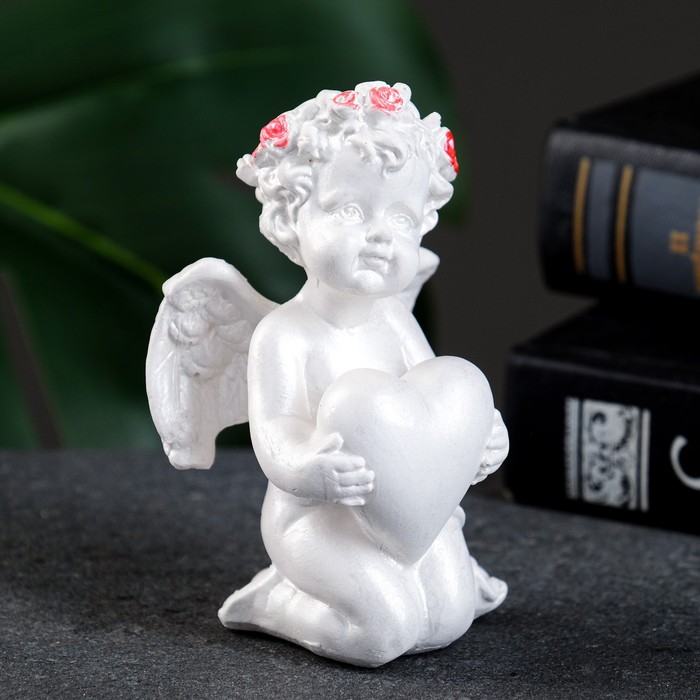 Фигура "Ангел с сердцем на коленях" перламутр, 10х6х5см - Фото 1