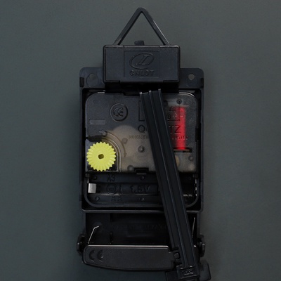 Часы настенные интерьерные, с маятником «Домик», плавный ход, 46×72 см, чёрные