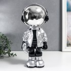 Сувенир полистоун "Космонавт в серебристом со звёздочкой" 35х16 см - фото 11542214