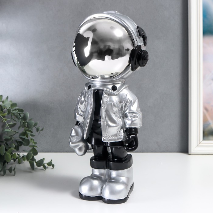 Сувенир полистоун "Космонавт в серебристом со звёздочкой" 35х16 см - фото 1877901823