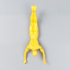 Сувенир полистоун "Свободное падение" жёлтый 30х12х9 см - фото 318803918