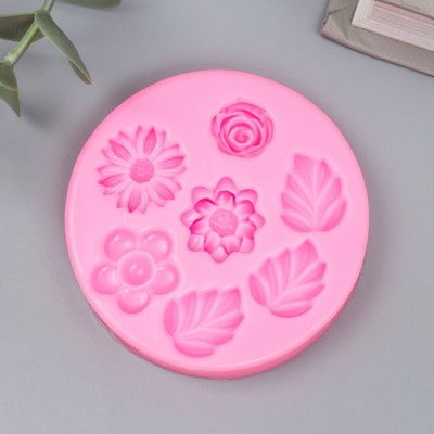 Молд силиконовый «Цветочки и листочки» 6.8×6.8×1 см