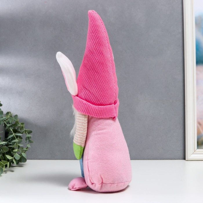 Кукла интерьерная "Гном в шапке с зайчьими ушами, с мешком" розовый 40х14 см - фото 1907392786