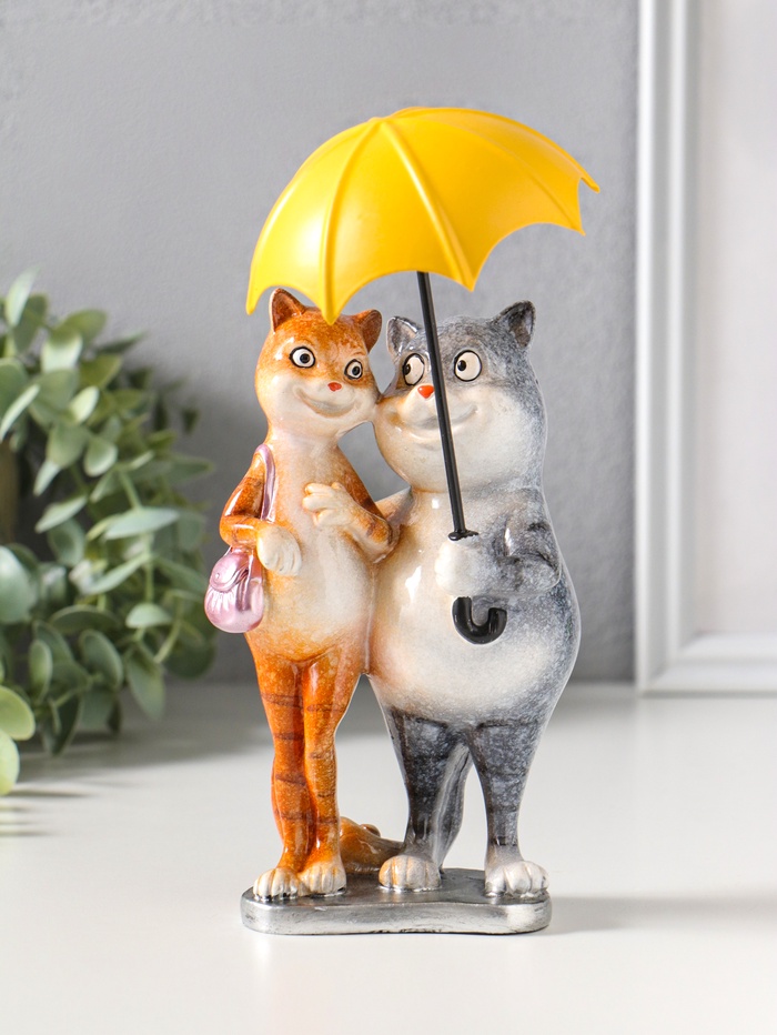 Фигурка полистоун лак «Котики. Прогулка под зонтом», 21.5×10×11.2 см - Фото 1