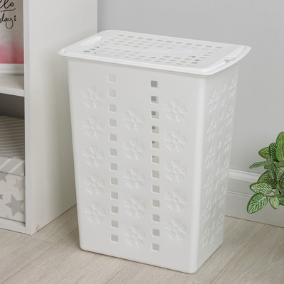 Корзина бельевая «Виолетта», 30 л, 36×26.5×47.5 см, с крышкой, белая