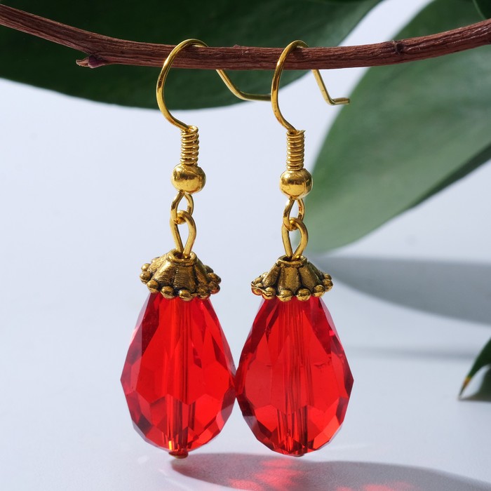 Серьги «Стекло» капля гранёная, цвет красный в золоте - Фото 1