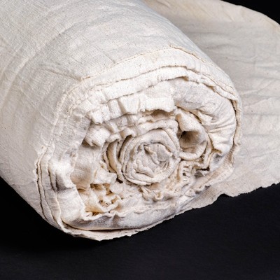 Полотно нетканое узбекское, длина 50 м, ширина 1.4 м, плотность 150 г/м²