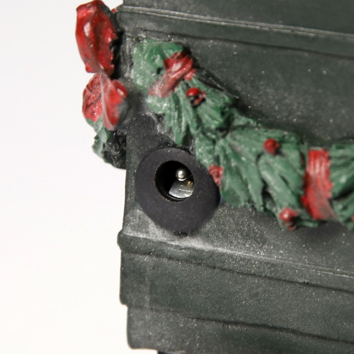 Светодиодная фигура «Паровоз с Дедом Морозом» 26.5 × 19.5 × 12.5 см, полистоун, батарейки ААх3 (не в комплекте), USB, свечение мульти - фото 1907412960