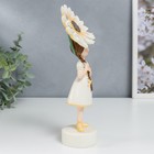 Сувенир полистоун "Девочка в бело-жёлтом платье с маргариткой" 20,5х5,5х8,5 см - фото 21533392